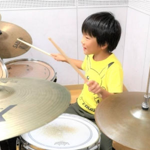 大阪・和泉中央の音楽教室トントンミュージックスクールのドラムコースの詳細はこちら