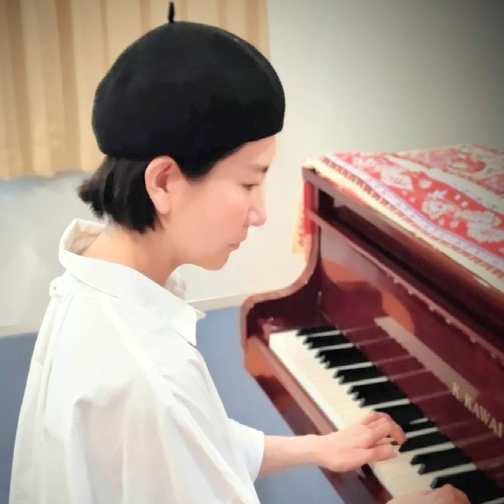 大阪・和泉中央の音楽教室トントンミュージックスクールのピアノ科講師 りえ先生