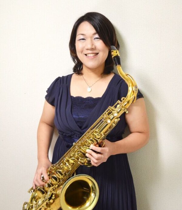 大阪・和泉中央の音楽教室トントンミュージックスクールのサックス科講師 さとみ先生